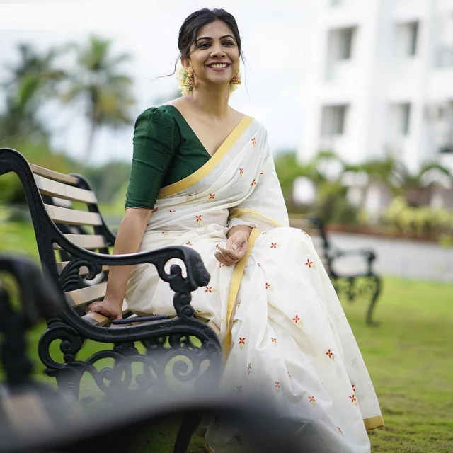 kasavu-saree-754160f6cd06720e0a44338149b890da.webp